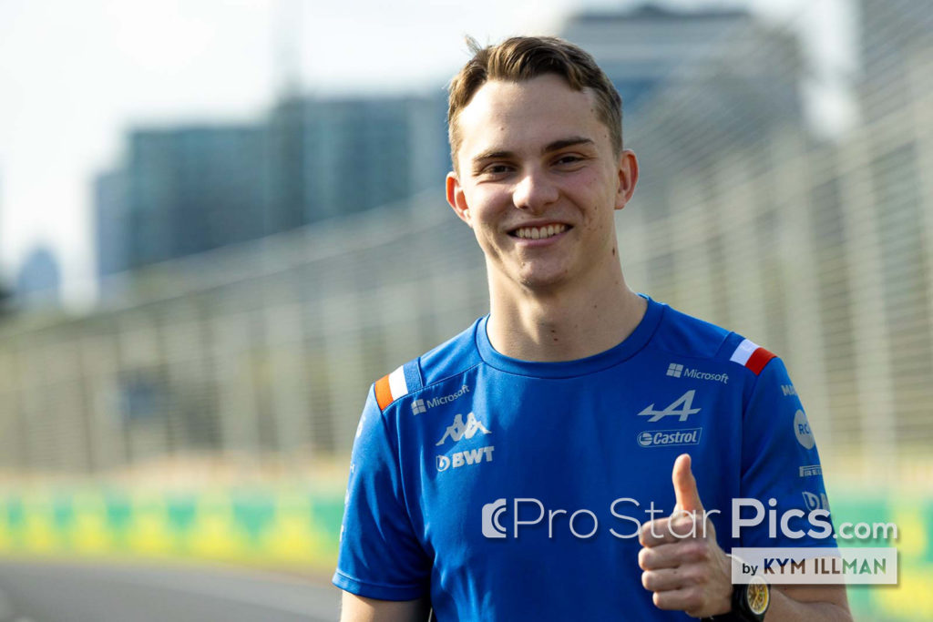 Trek Oscar Piastri Melbourne Grand Prix tersenyum