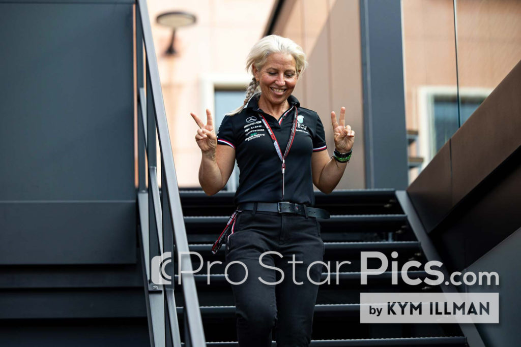 Angela cullen wanita paddock 