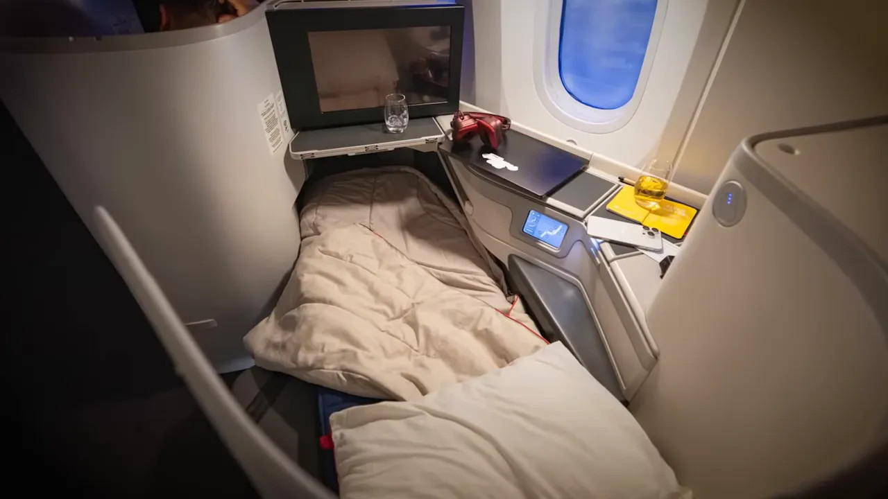 overhead view of an AeroMexico 787-9 business class flat bed with pillow, duvet and side storage/console