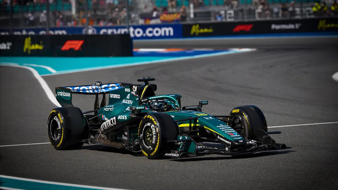 Mercedes Formula 1 car on track during Miami GP sprint qualifying