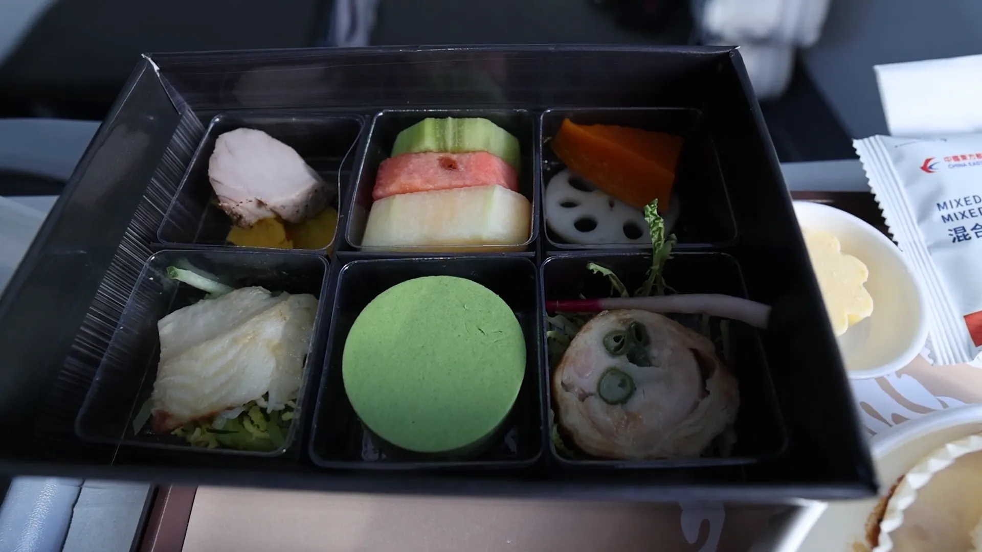 In-flight meal presentation