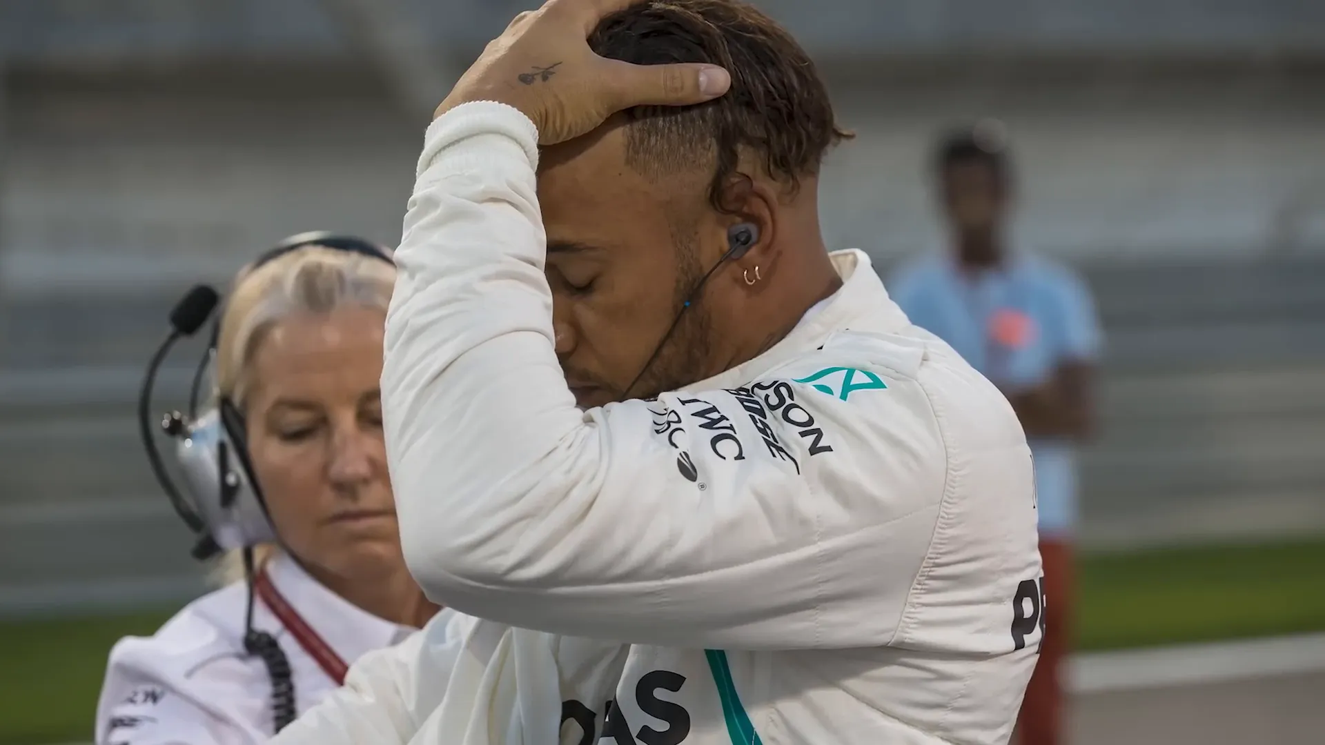 Sebastian Vettel defends Lewis Hamilton