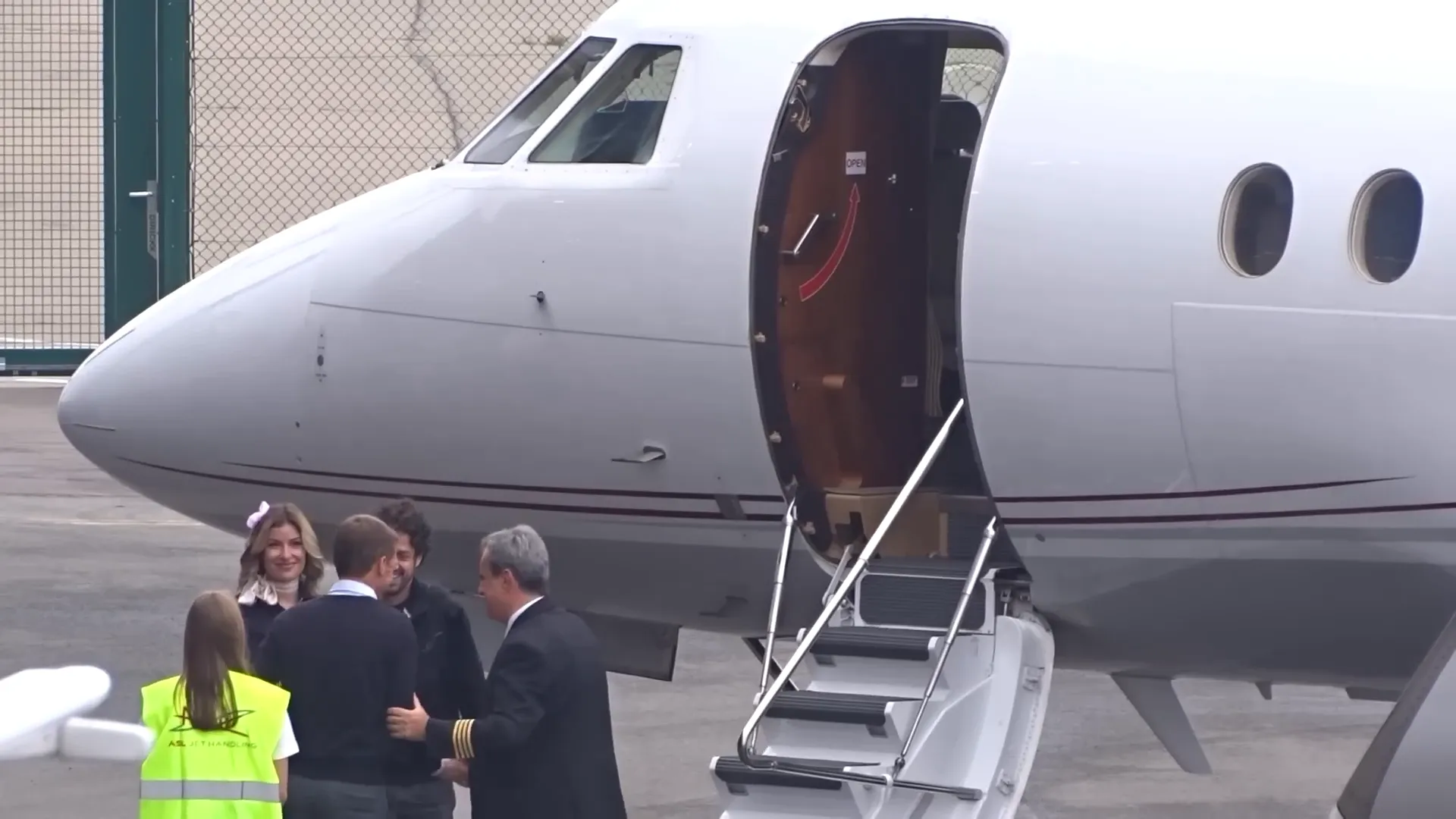 Dassault Falcon 2000 with multiple F1 drivers onboard