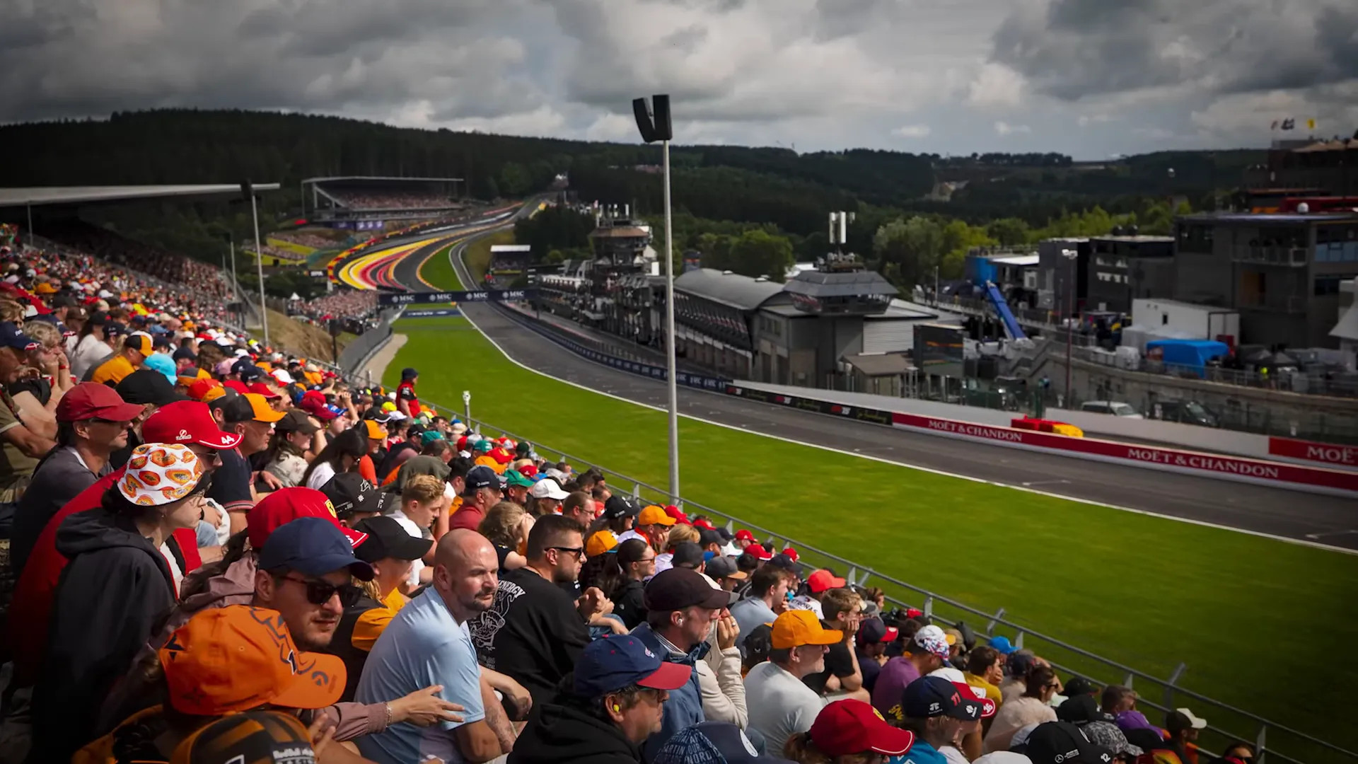 Grandstands at Spa filled with 100,000 fans as the race begins