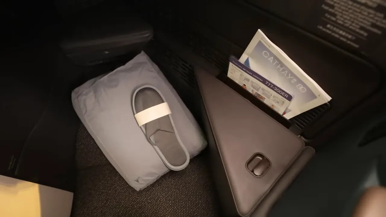 Cathay Aria Suite footwell with mattress pad, pillow and slippers