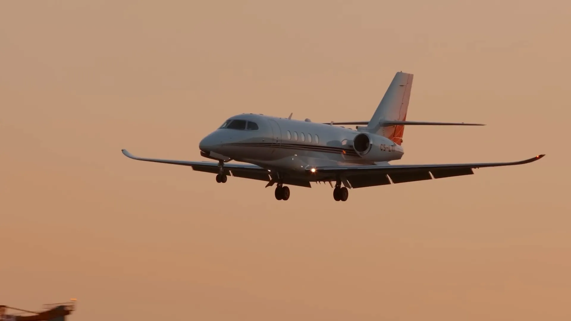 Cost comparison of flying private vs commercial