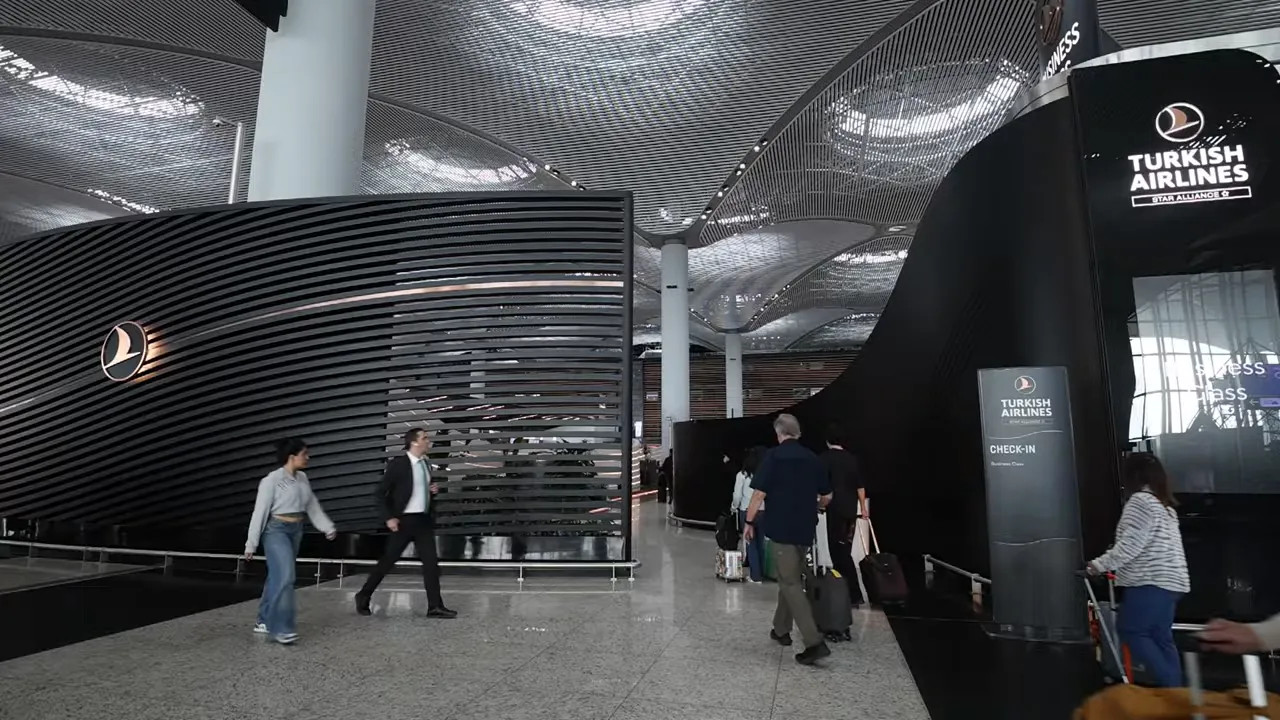 Turkish Airlines business class check-in sign at Istanbul Airport