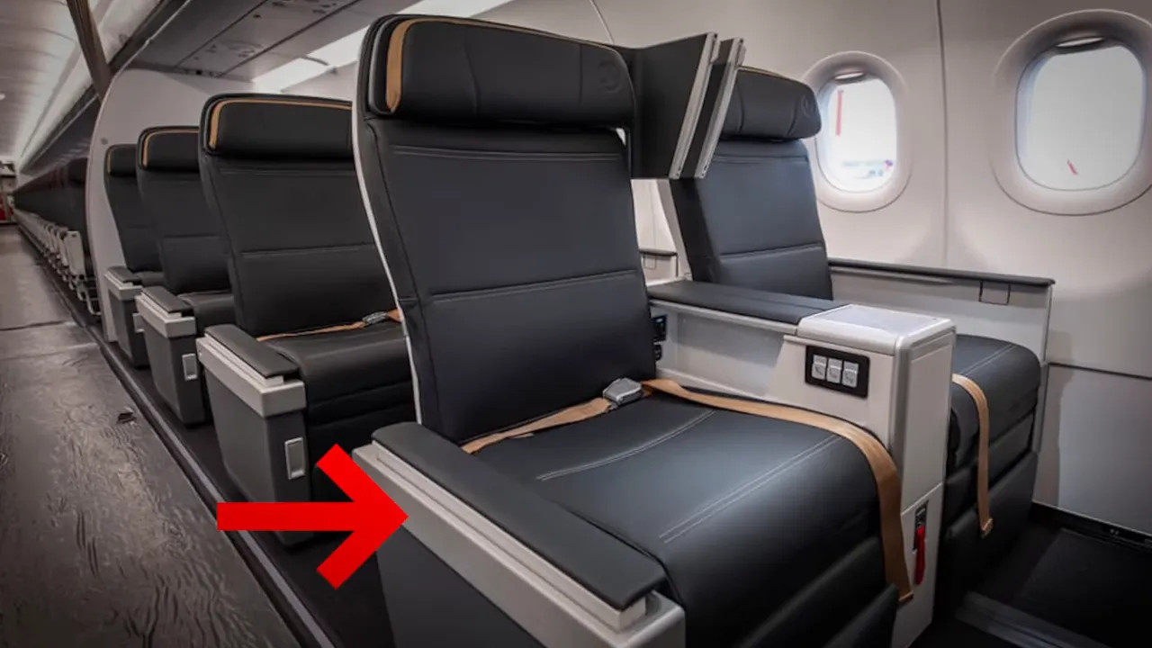 Turkish Airlines short haul business class seat with wide armrest and blocked middle area