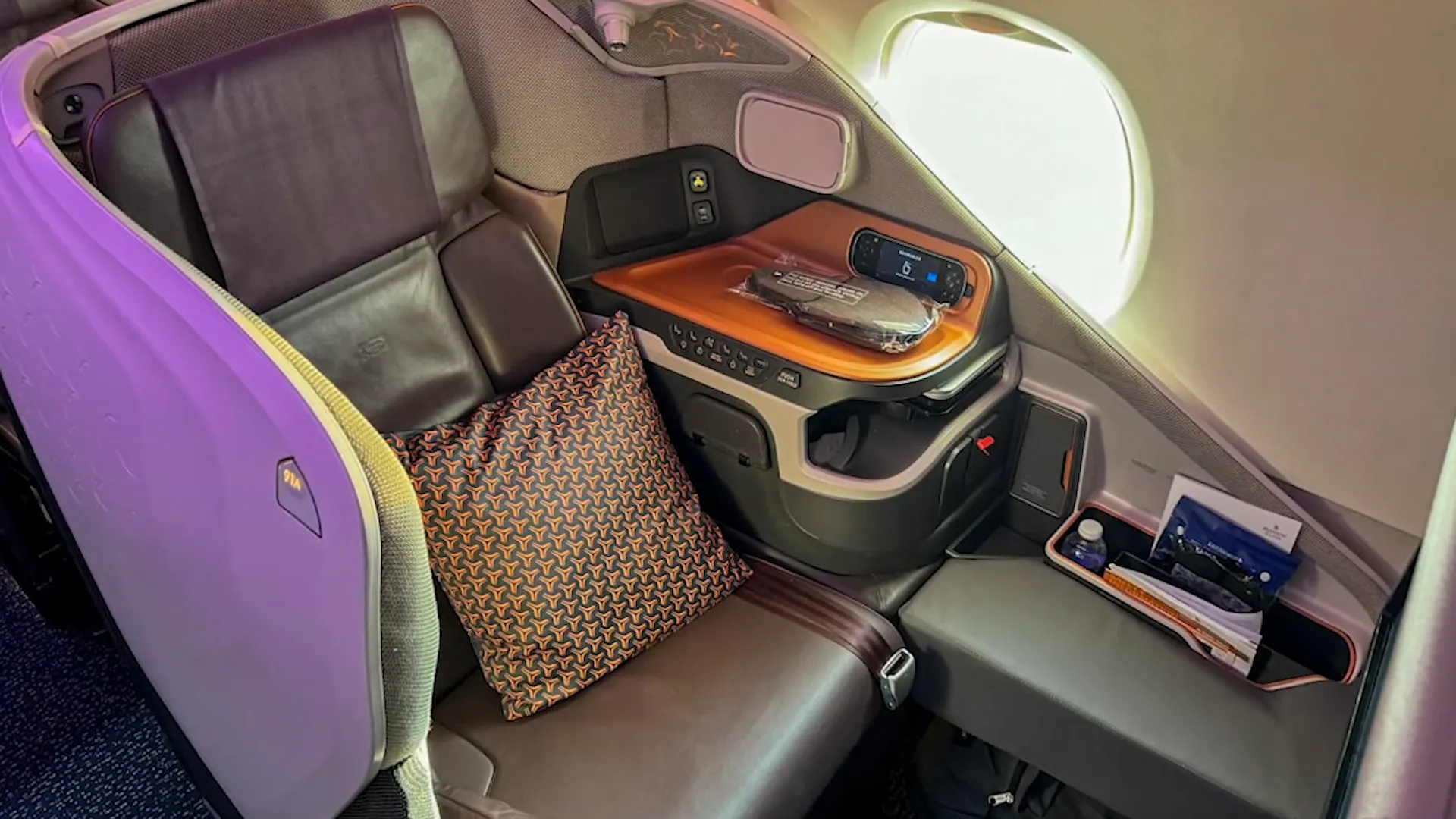 Inside Singapore Airlines business class