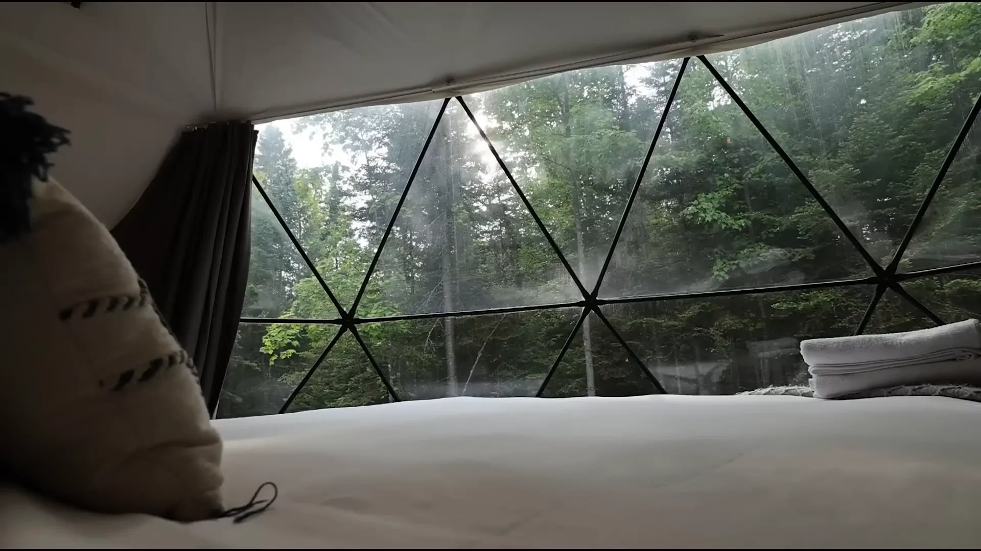 Dome accommodation in the wilderness near Mont Tremblant