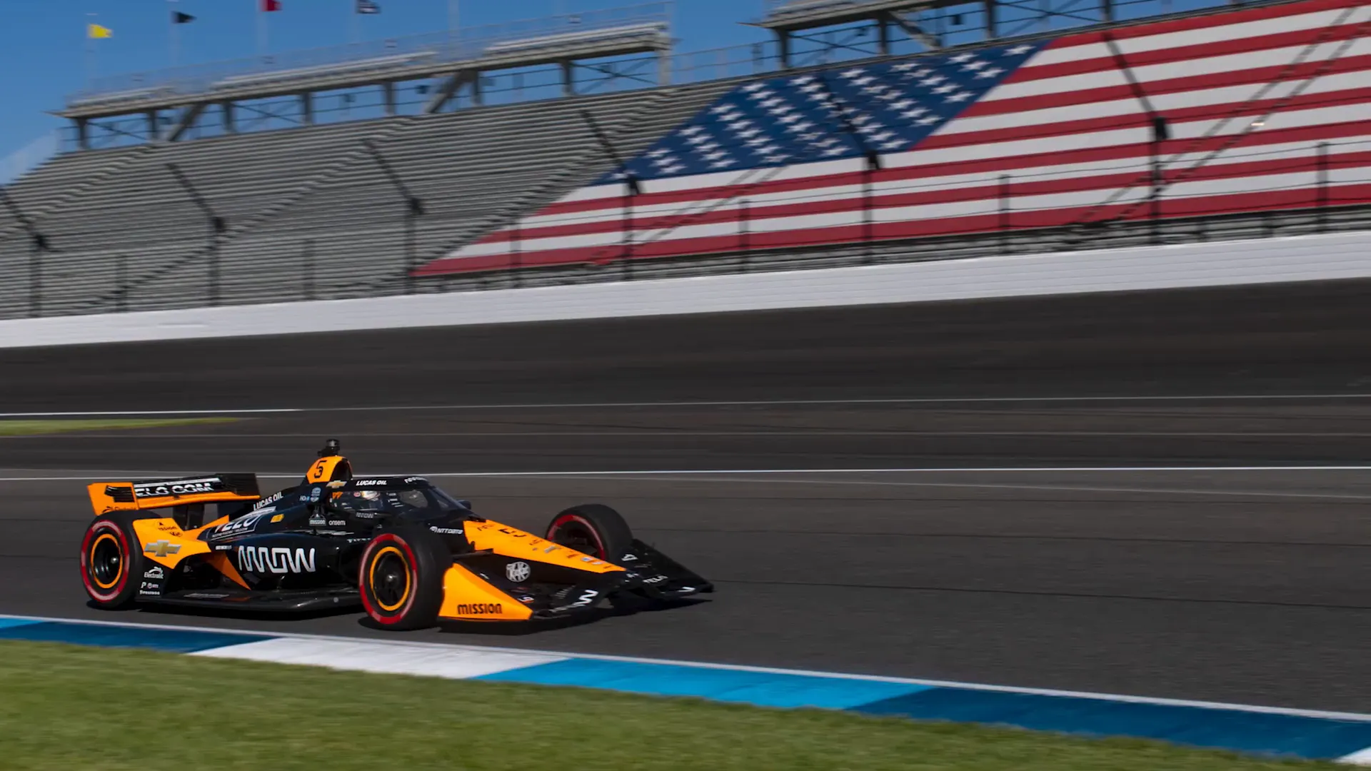 IndyCar reaching high speeds on the track