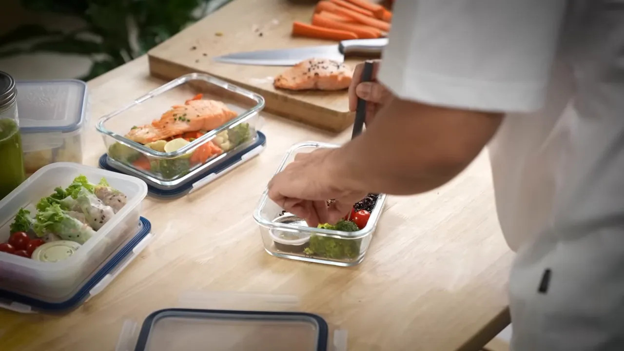 Meals portioned for an F1 driver in containers