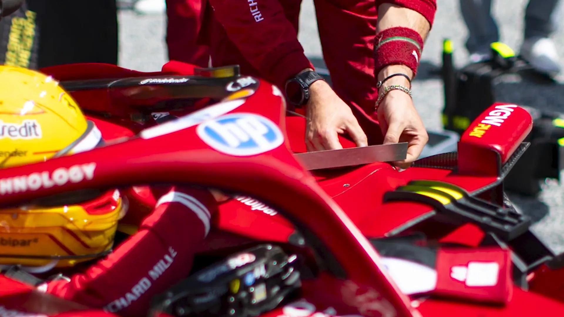 Lewis Hamilton lining up start position with a ruler