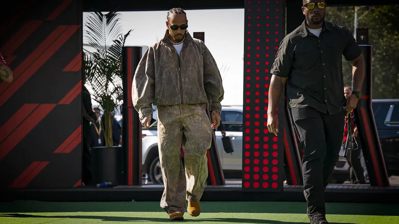 Lewis Hamilton arriving at the circuit in casual attire