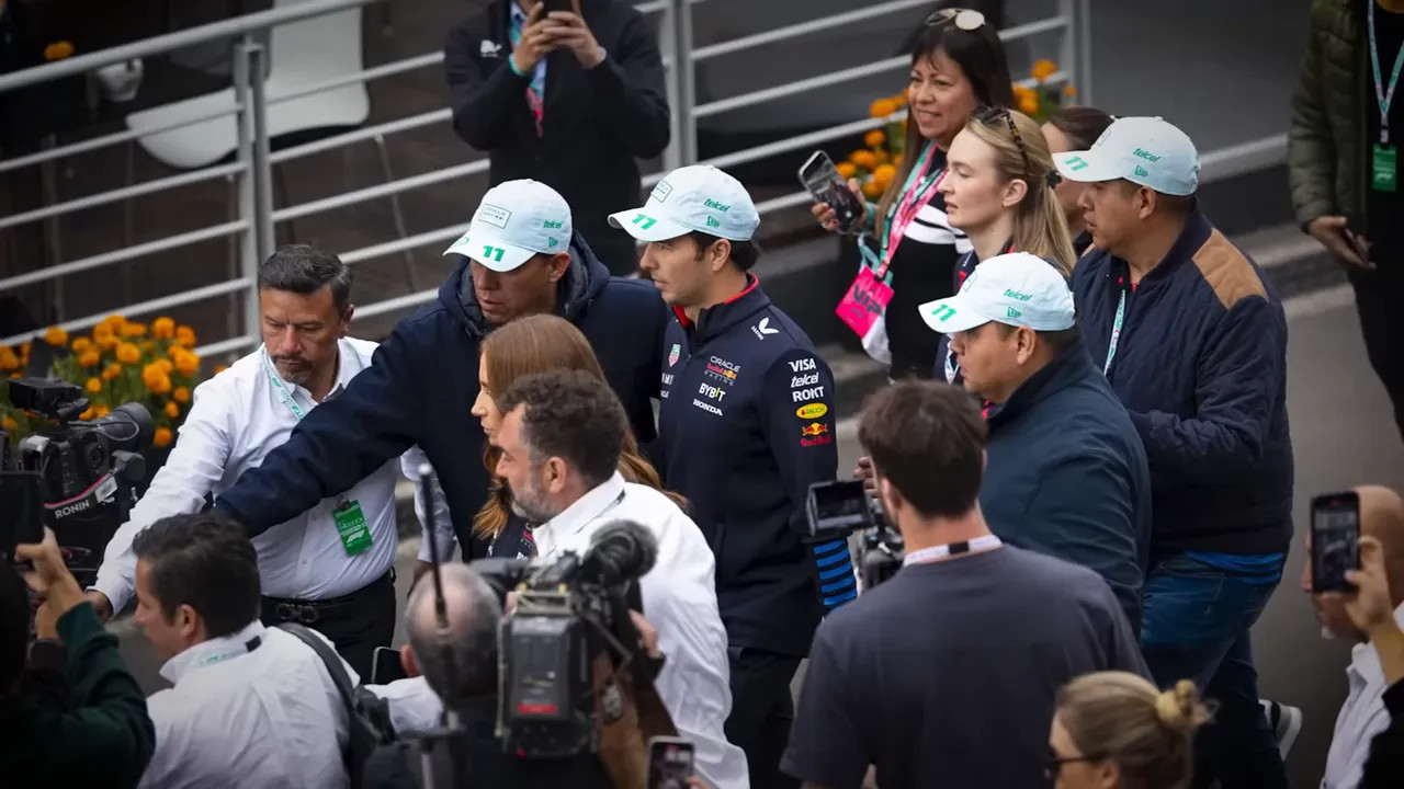 Mexican media and fans celebrate Perez's F1 return
